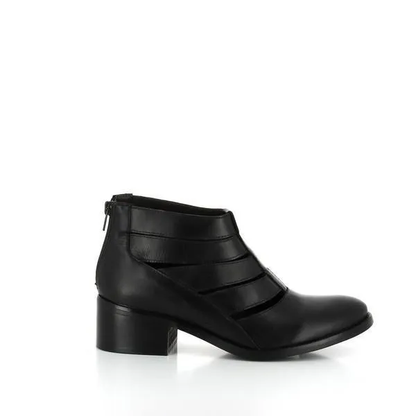 Igualados 2104 Black Ankle Boots