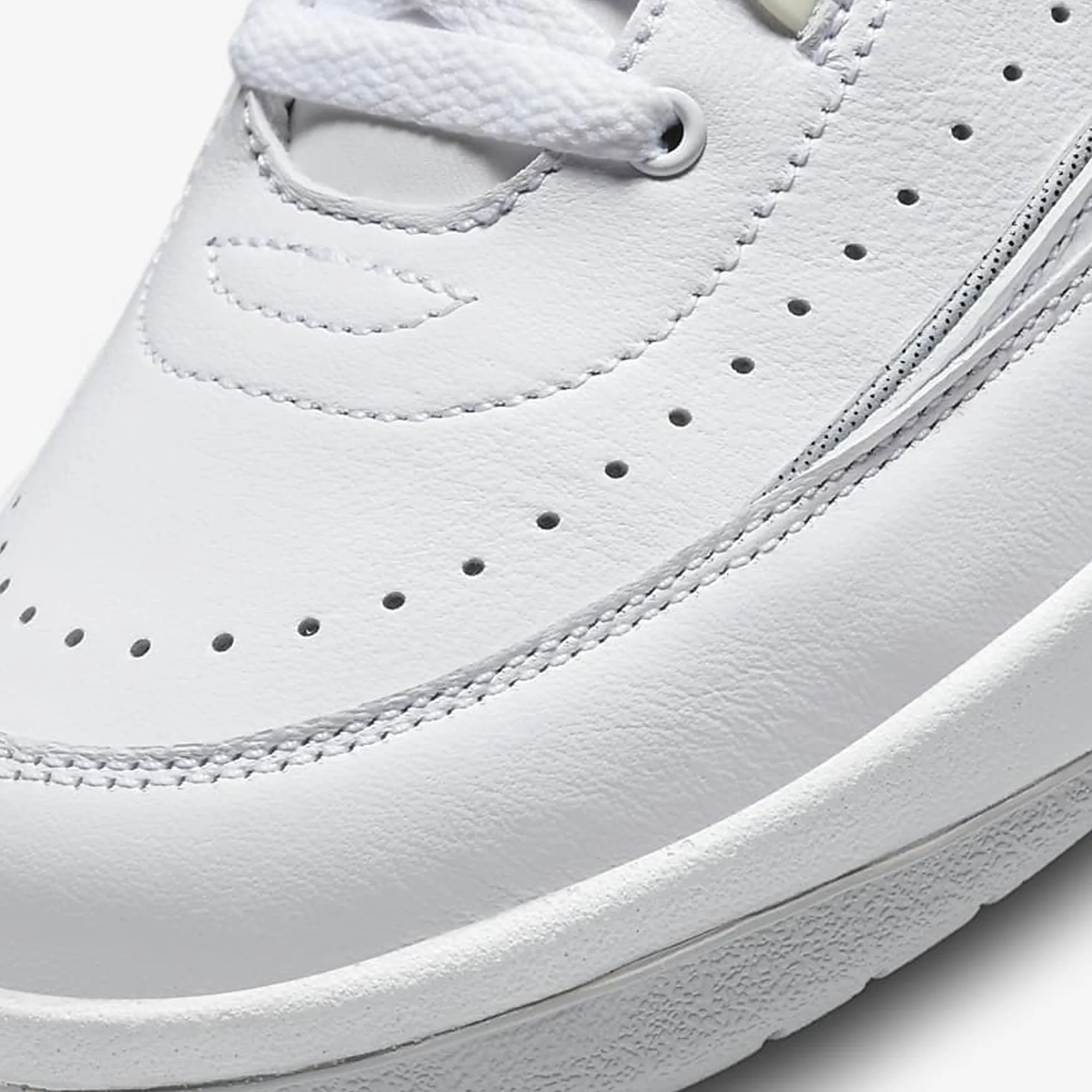 Jordan | AIR JORDAN 2 RETRO  { WHITE/CEMENT GREY-SAIL-BLACK